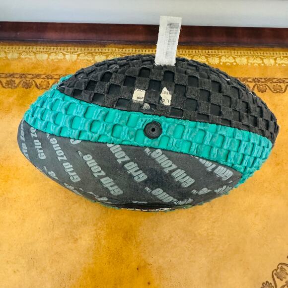 Grip Zone Foam Matrix Tehnology  8.5" V Pee Wee Football - Picture 6 of 6